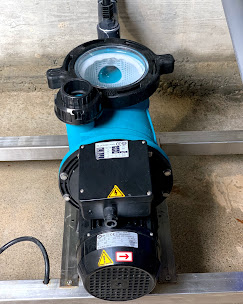 Bomba de piscina instalada